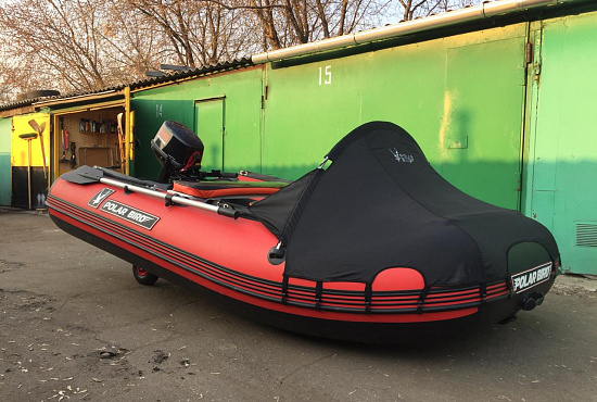 Polar bird 320 М c транцевыми колесами и носовым тентом. Фото В. Шамаева